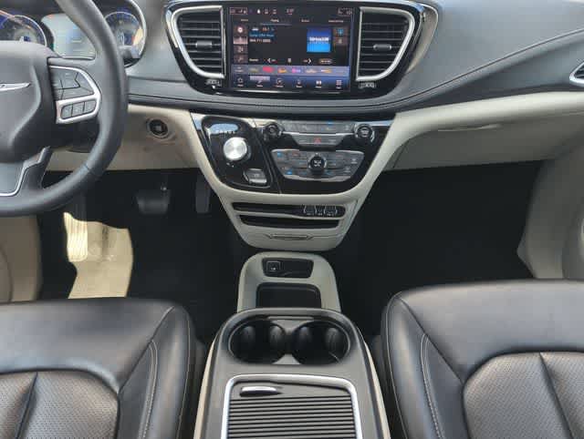 Used 2023 Chrysler Pacifica Touring-L FWD image 29