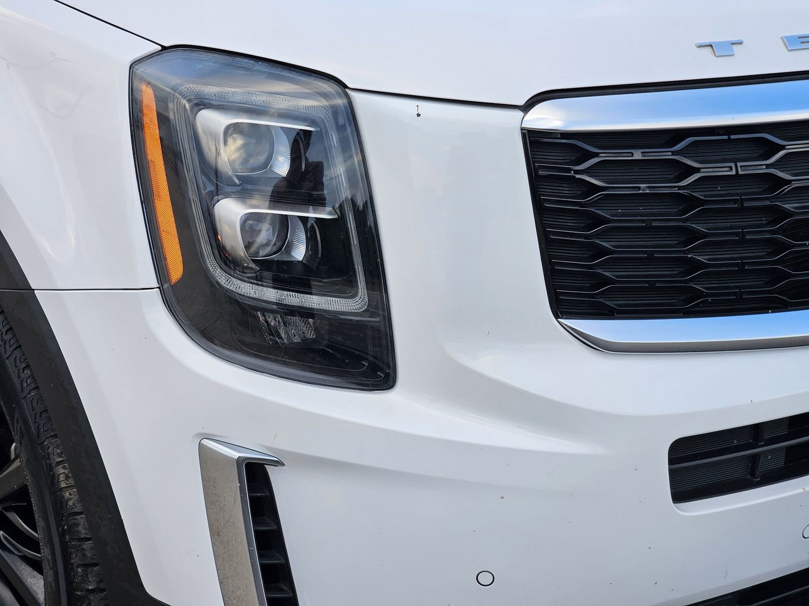 Used 2022 Kia Telluride SX w/ SX Prestige Package image 4