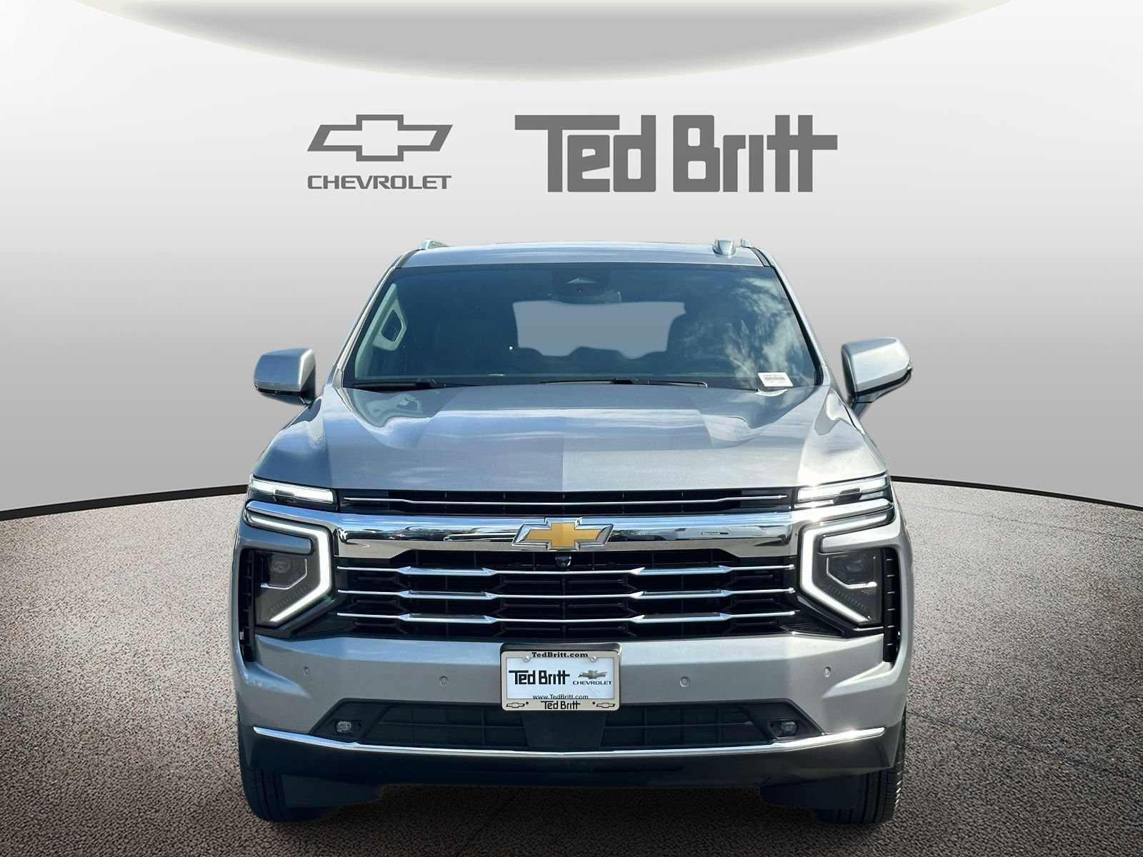 Used 2026 Chevrolet Suburban LT w/ Comfort Package AWD/4WD image 2