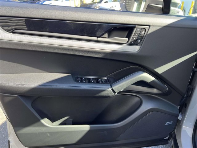 Certified 2025 Porsche Cayenne image 18