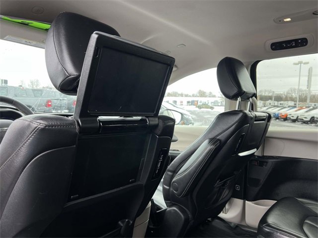 Certified 2022 Chrysler Pacifica Touring-L w/ Uconnect Theater Family Group image 28