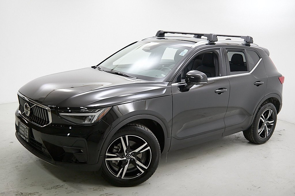 Certified 2023 Volvo XC40 B5 Plus image 3