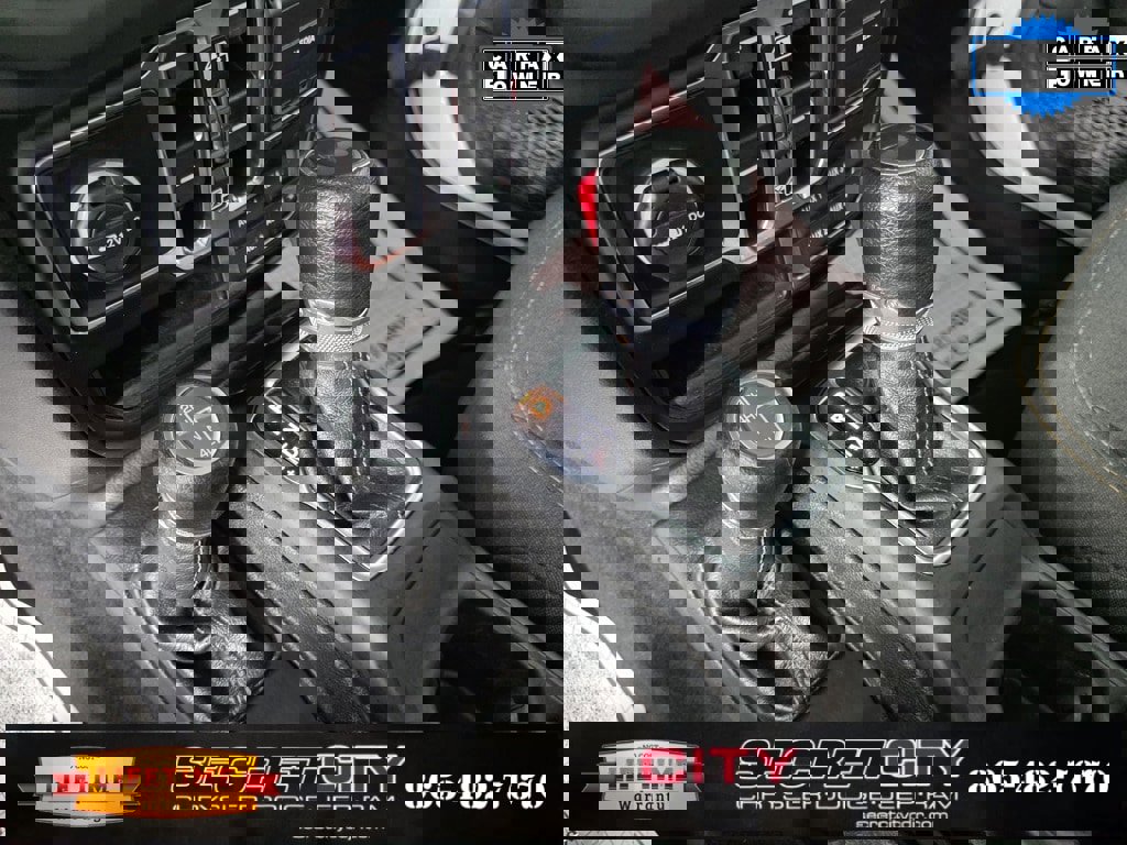 Used 2024 Jeep Wrangler Sahara image 23