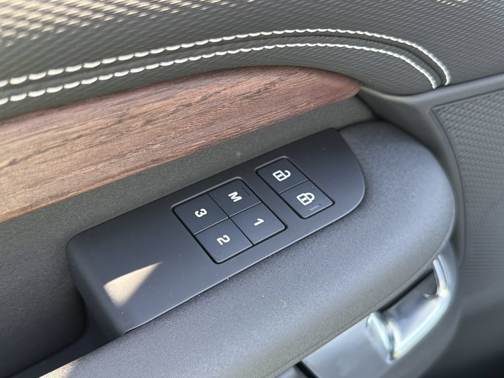 New 2026 Land Rover Discovery Dynamic SE AWD/4WD image 21