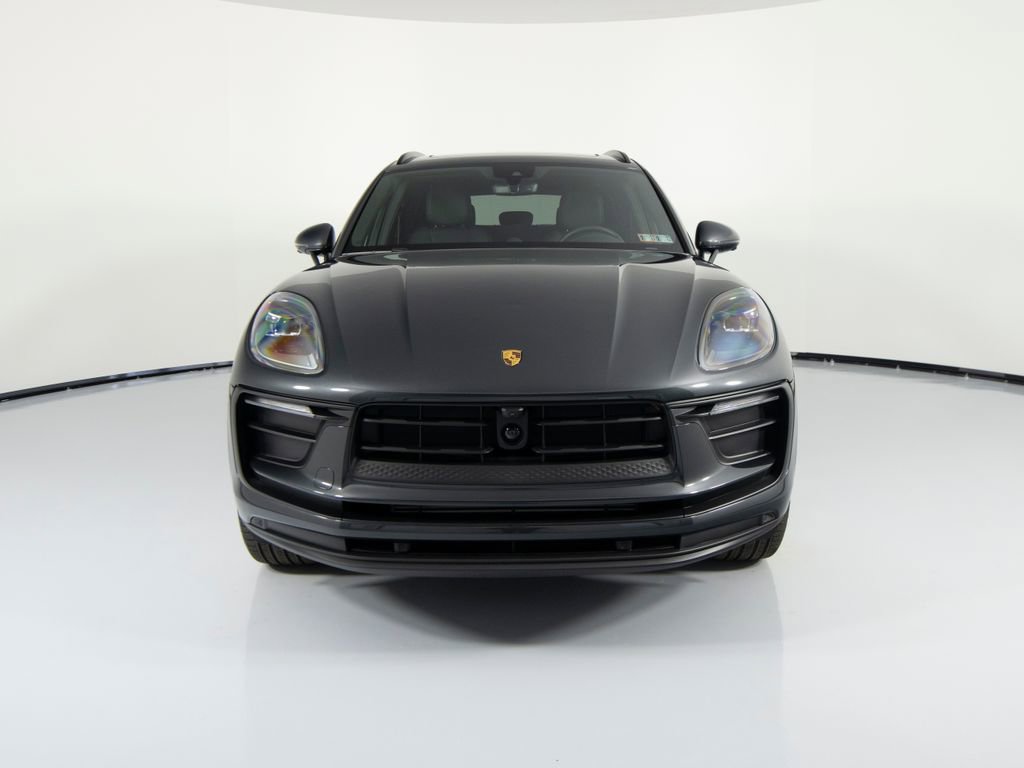 Certified 2025 Porsche Macan image 13