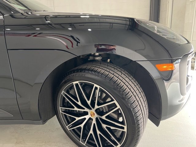 Used 2025 Porsche Macan T image 4