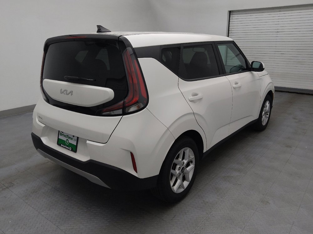 Used 2023 Kia Soul LX w/ LX Technology Package image 9