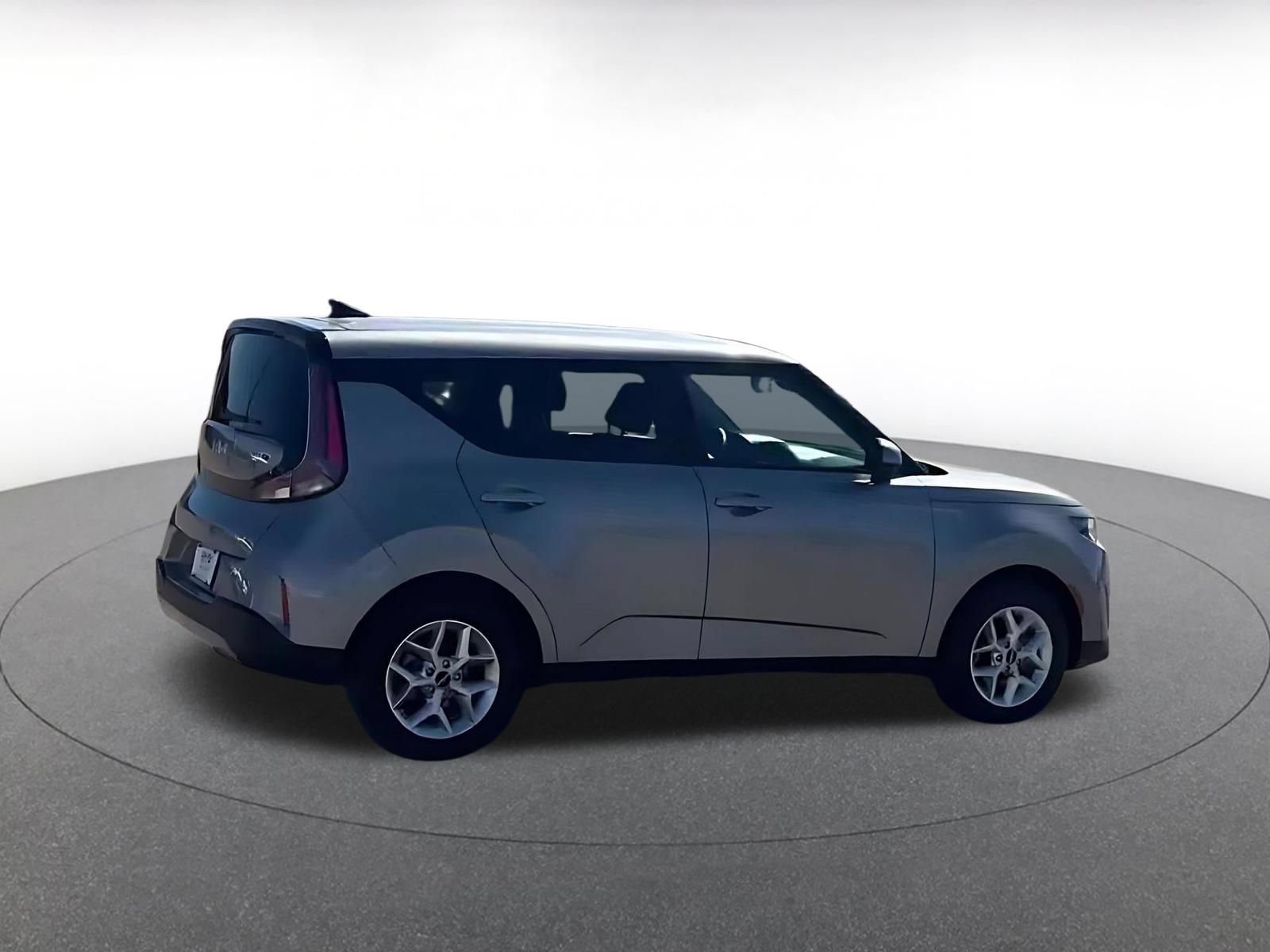 Used 2025 Kia Soul LX w/ LX Technology Package FWD image 14