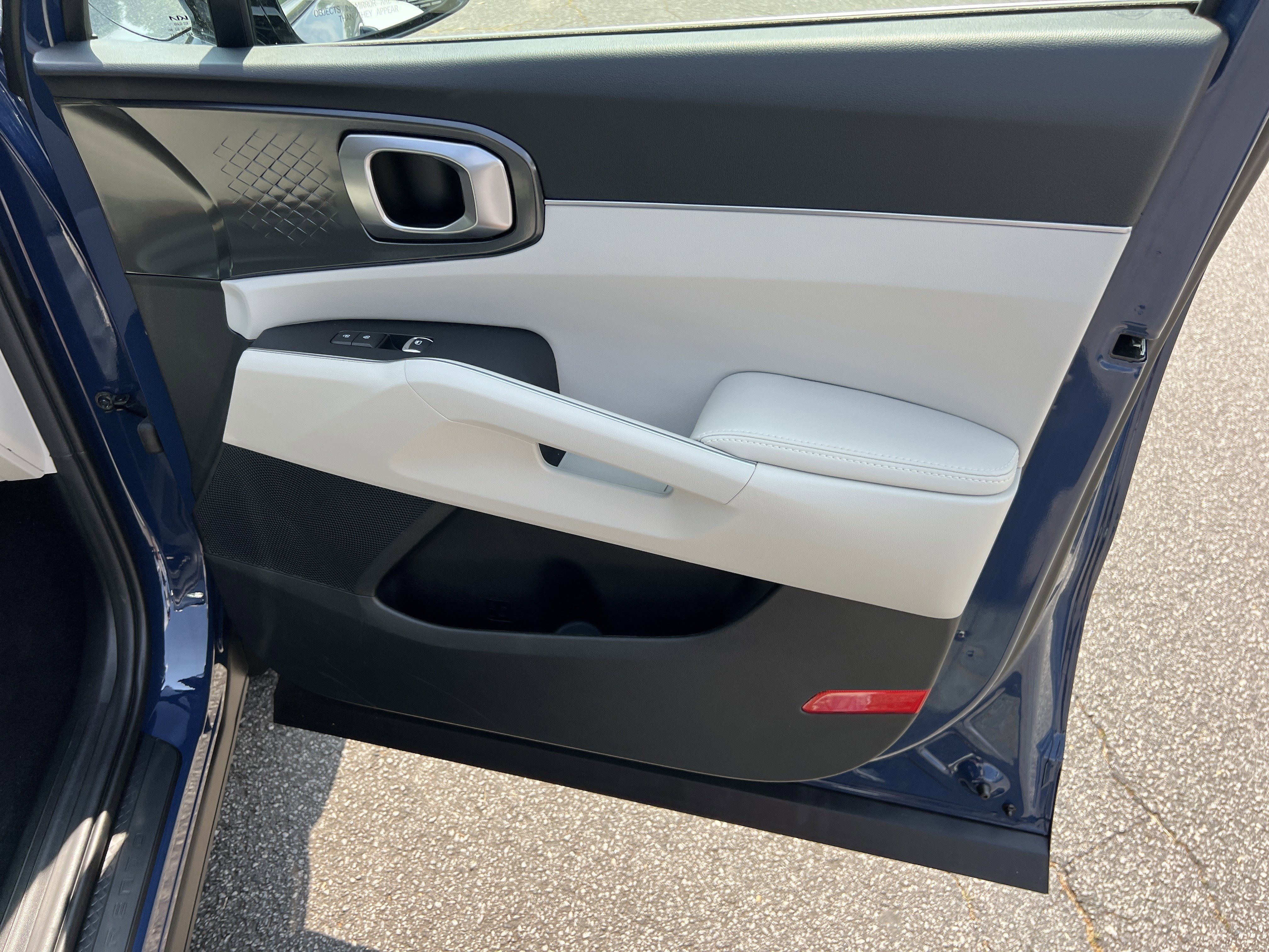 Used 2025 Kia Sorento EX w/ Panoramic Sunroof Package image 14