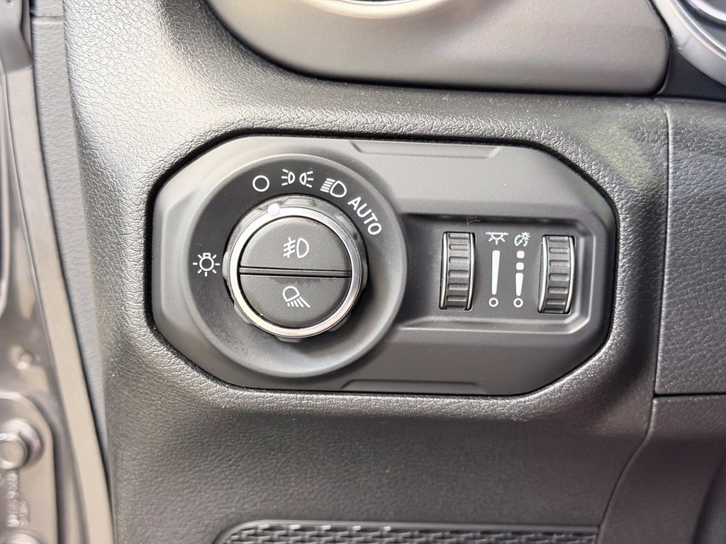 Used 2021 Jeep Gladiator Sport AWD/4WD image 38