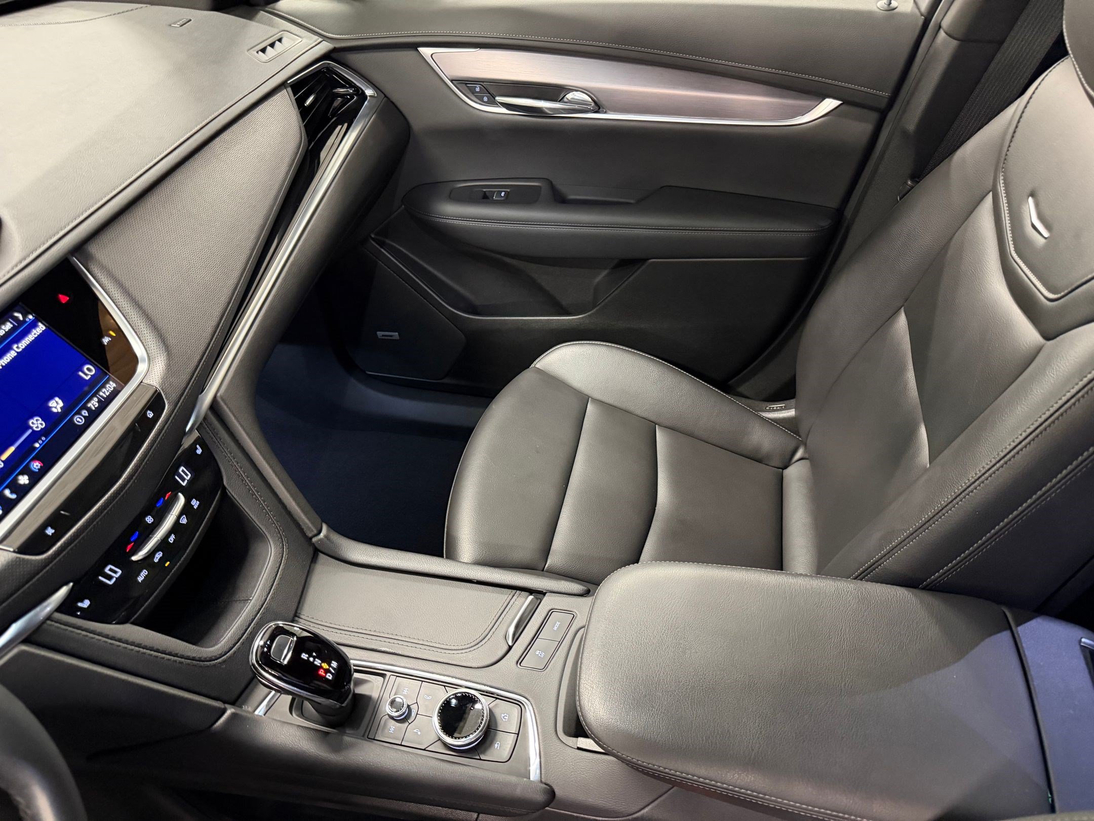 Certified 2025 Cadillac XT6 Luxury FWD image 40