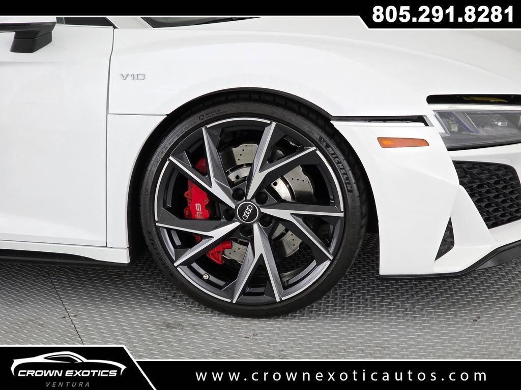 Used 2022 Audi R8 V10 w/ Carbon Exterior Package RWD image 9