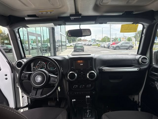 Used 2017 Jeep Wrangler Unlimited Sahara w/ Connectivity Group AWD/4WD image 15