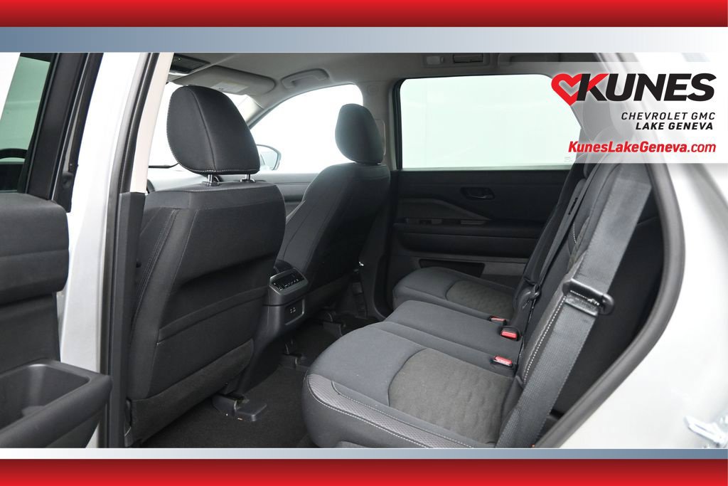 Used 2025 Nissan Pathfinder SV FWD image 23