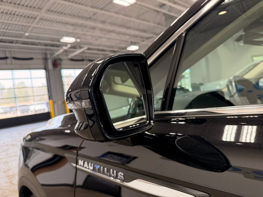 Used 2023 Lincoln Nautilus Reserve AWD/4WD image 12
