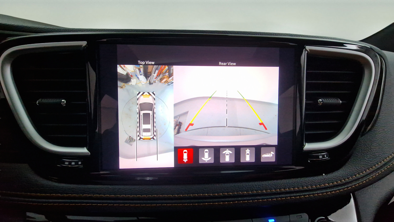 Used 2023 Chrysler Pacifica Pinnacle FWD image 19
