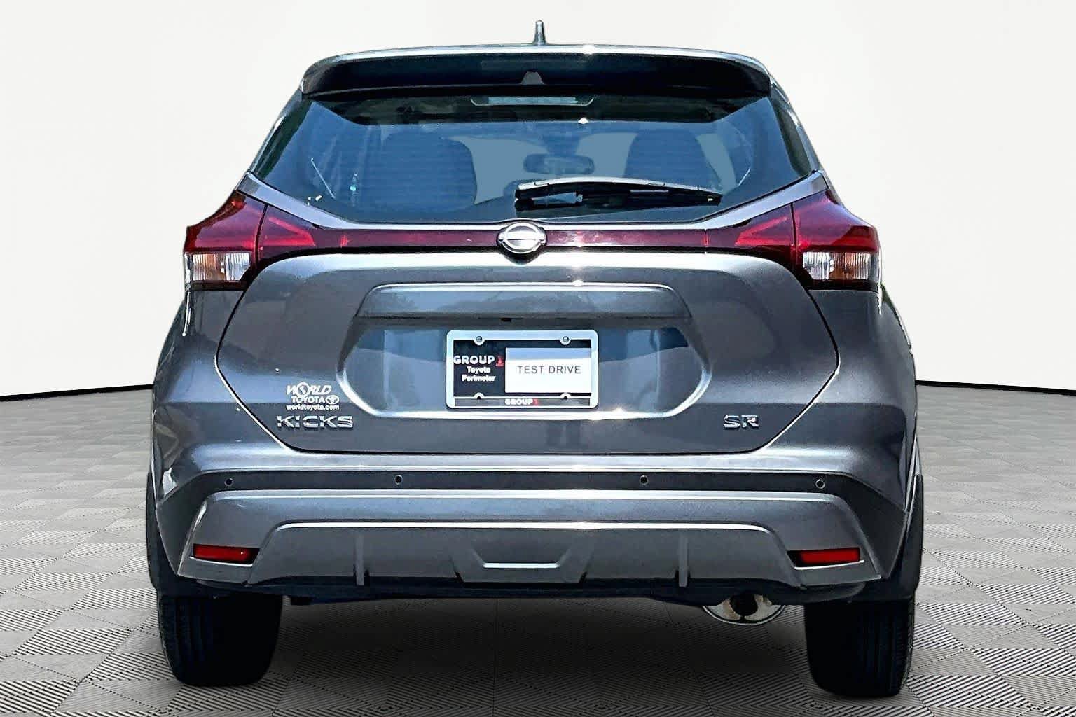 Used 2023 Nissan Kicks SR w/ SR Premium Package FWD image 5