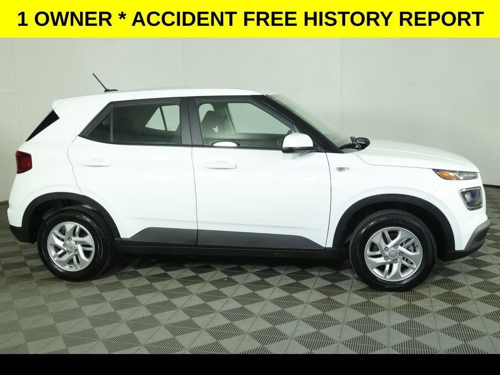 Used 2026 Hyundai Venue SE FWD image 2