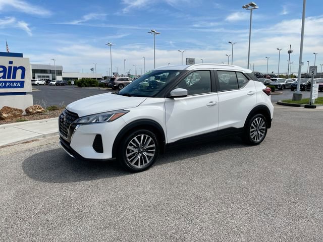 Used 2024 Nissan Kicks SV FWD image 2