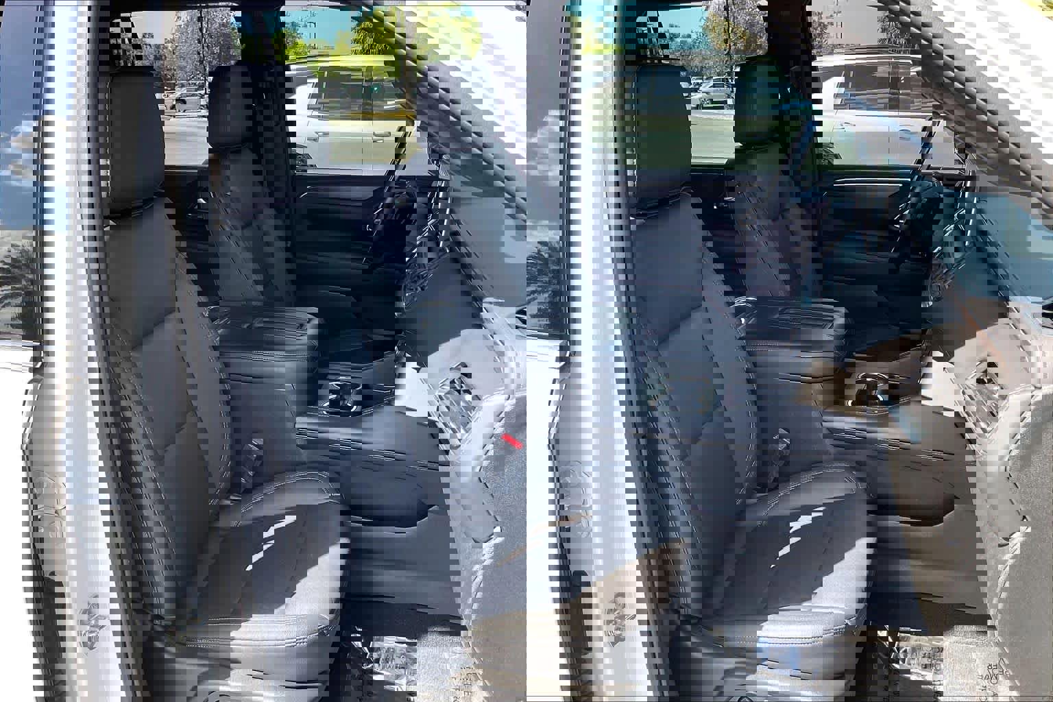 Used 2022 Chevrolet Suburban LT w/ Luxury Package image 8