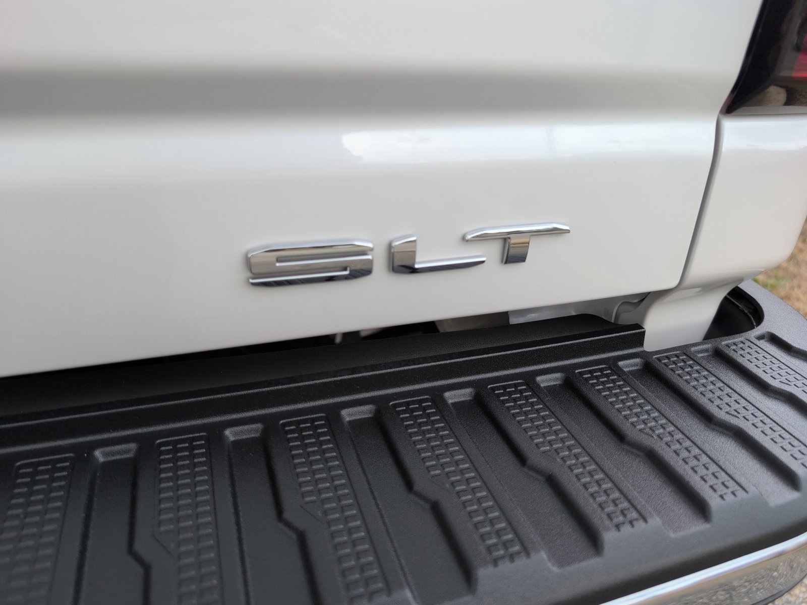 Used 2024 GMC Sierra 2500 SLT w/ SLT Premium Package image 4