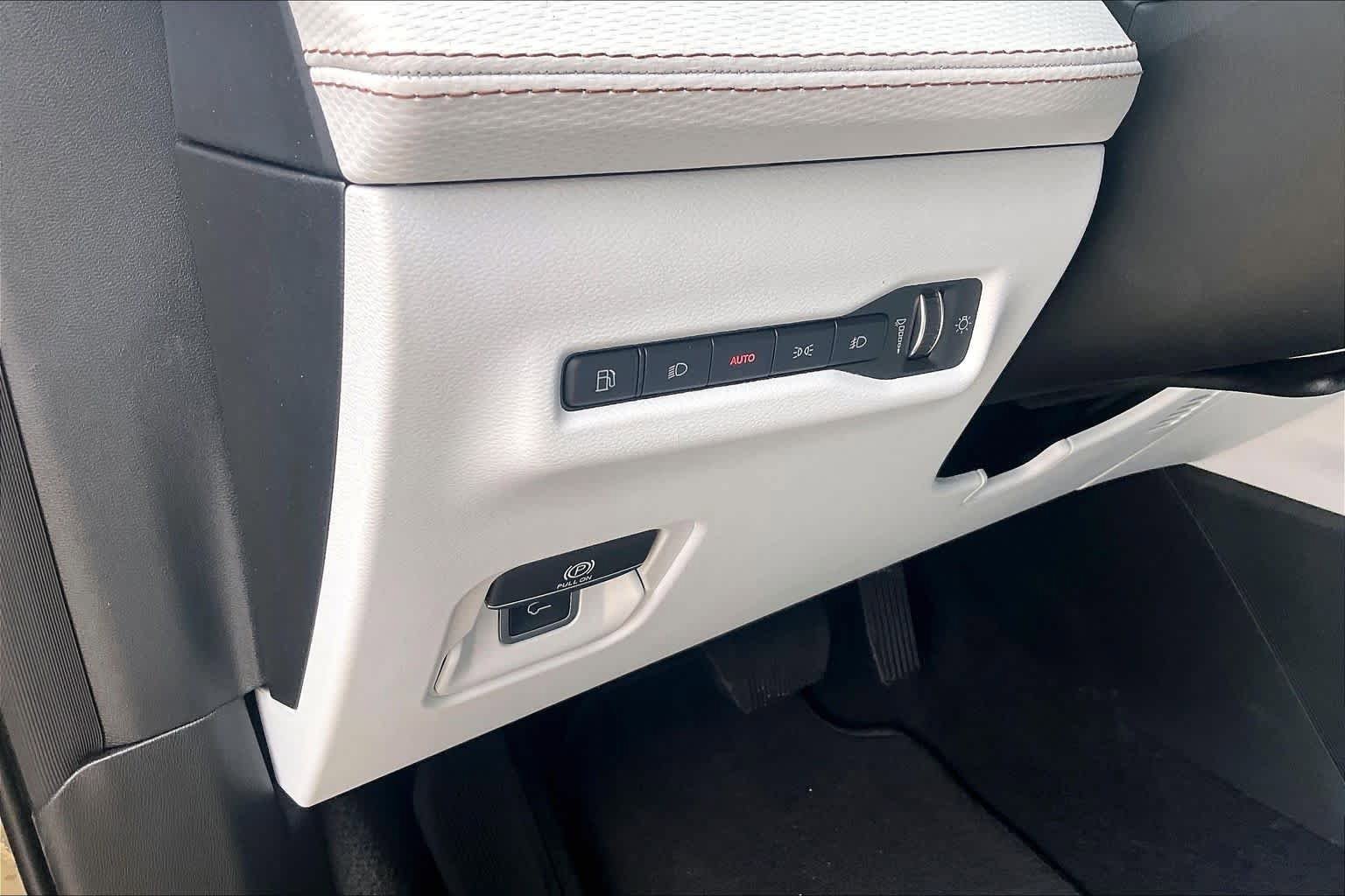 New 2026 Jeep Cherokee Overland w/ Advanced Pro Tech Group AWD/4WD image 18