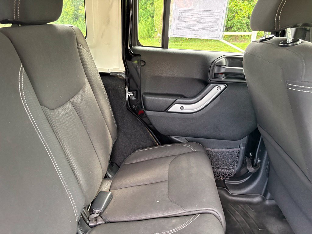 Used 2017 Jeep Wrangler Unlimited Sahara AWD/4WD image 35