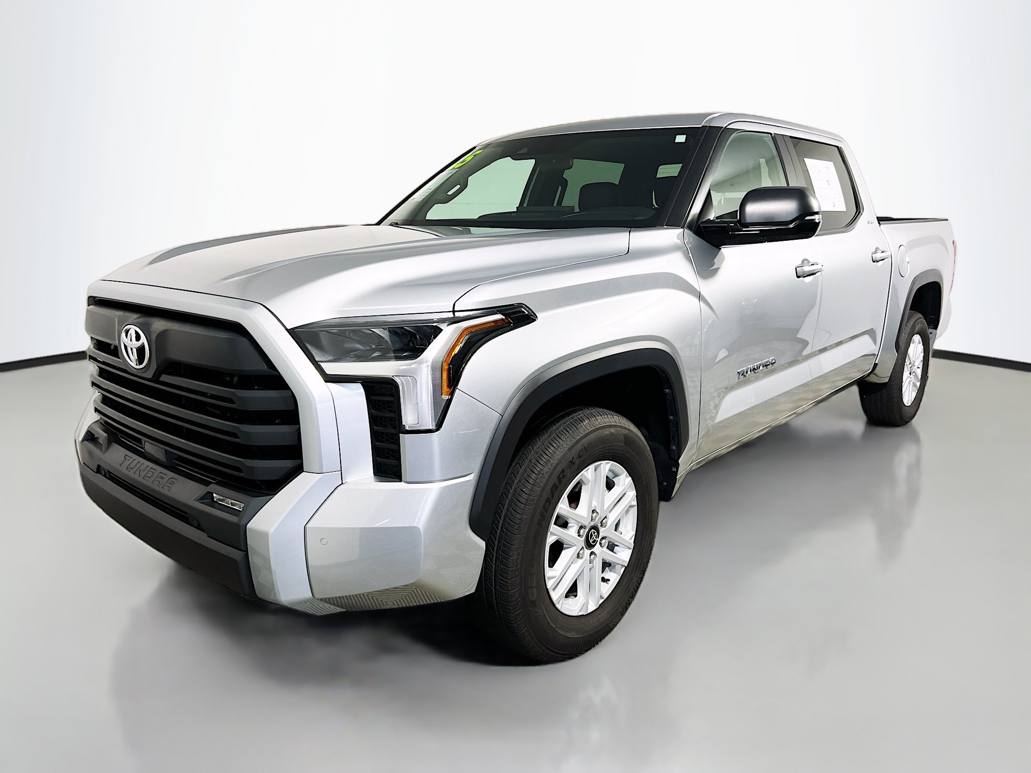 Used 2025 Toyota Tundra SR5 w/ SR5 Premium Package AWD/4WD image 9