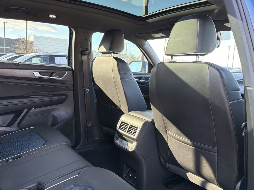 Used 2025 Volkswagen Atlas Cross Sport SEL Premium R-Line image 18