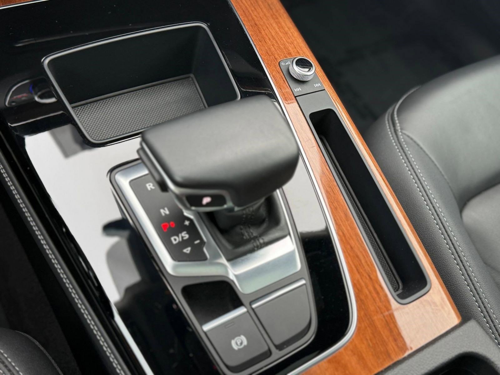 Used 2022 Audi Q5 2.0T Premium Plus w/ Premium Plus Package image 19