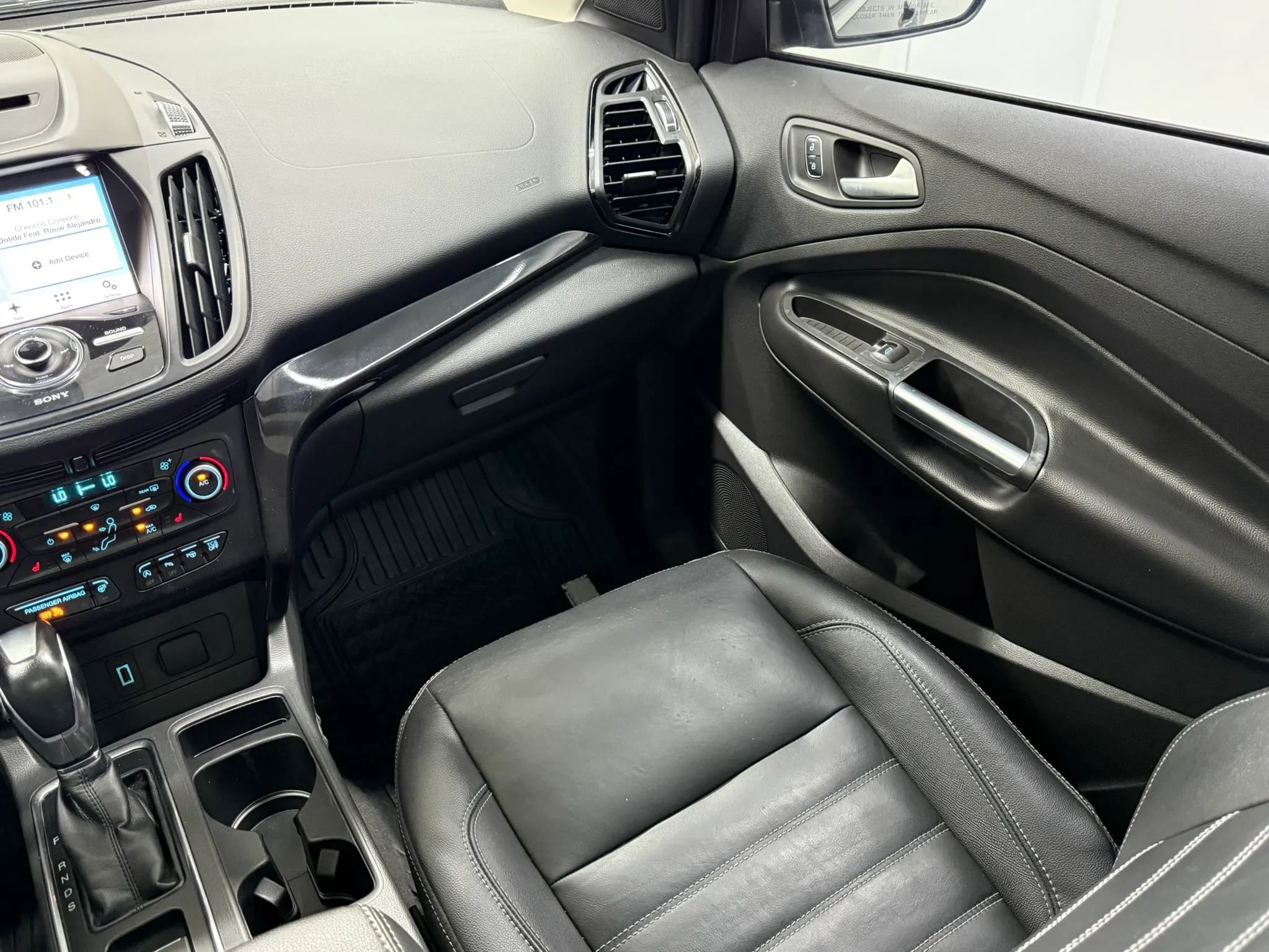 Used 2018 Ford Escape Titanium image 32