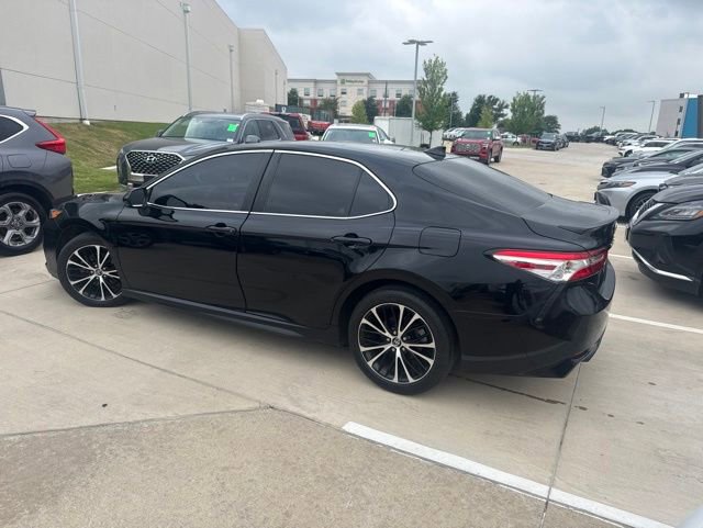 Used 2020 Toyota Camry SE FWD image 5