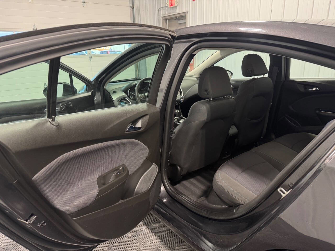 Used 2017 Chevrolet Cruze LT w/ Convenience Package image 12