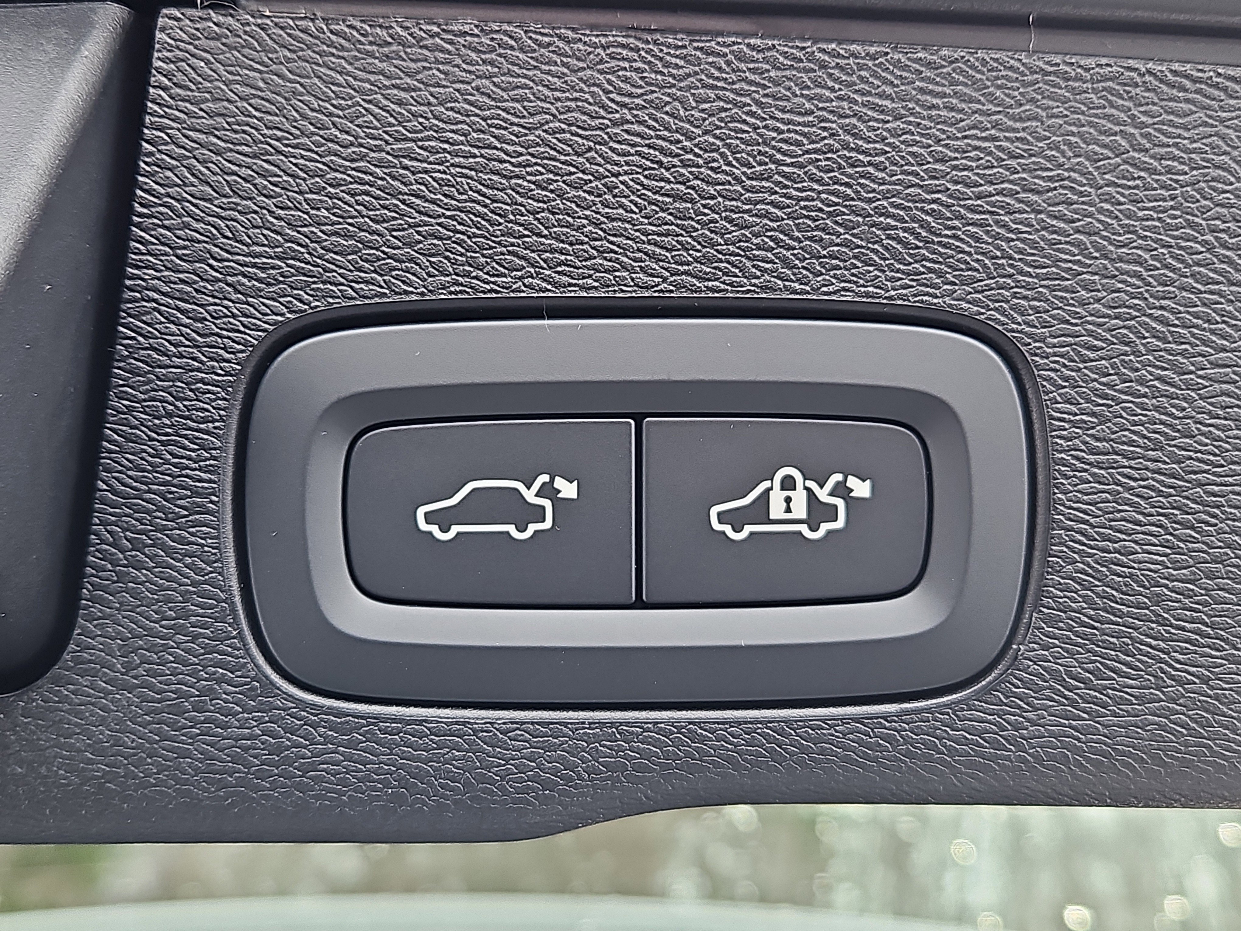 New 2026 Volvo XC60 T8 Plus w/ Protection Package Premier image 13