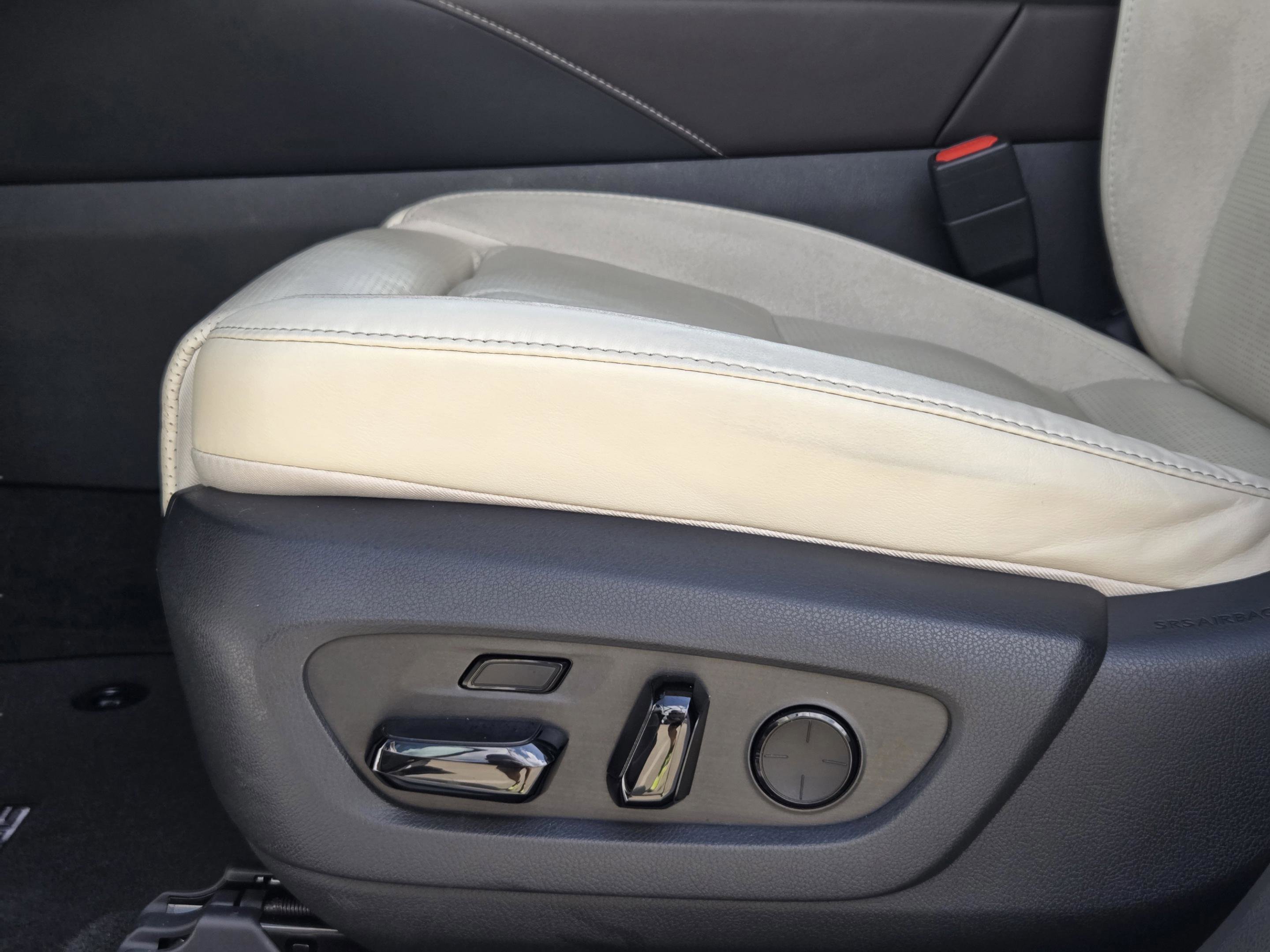 Used 2023 Lexus RX 350 FWD w/ Accessory Package image 12