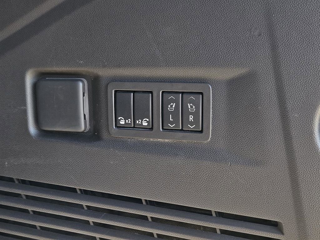 Used 2022 Chevrolet Tahoe LT w/ Luxury Package image 40