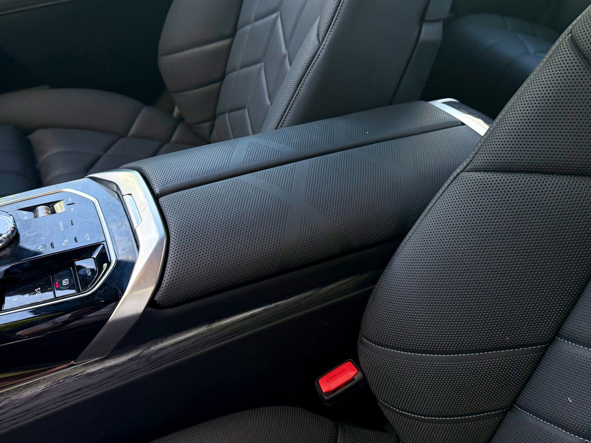 Used 2025 BMW 760i xDrive w/ Executive Package AWD/4WD image 18