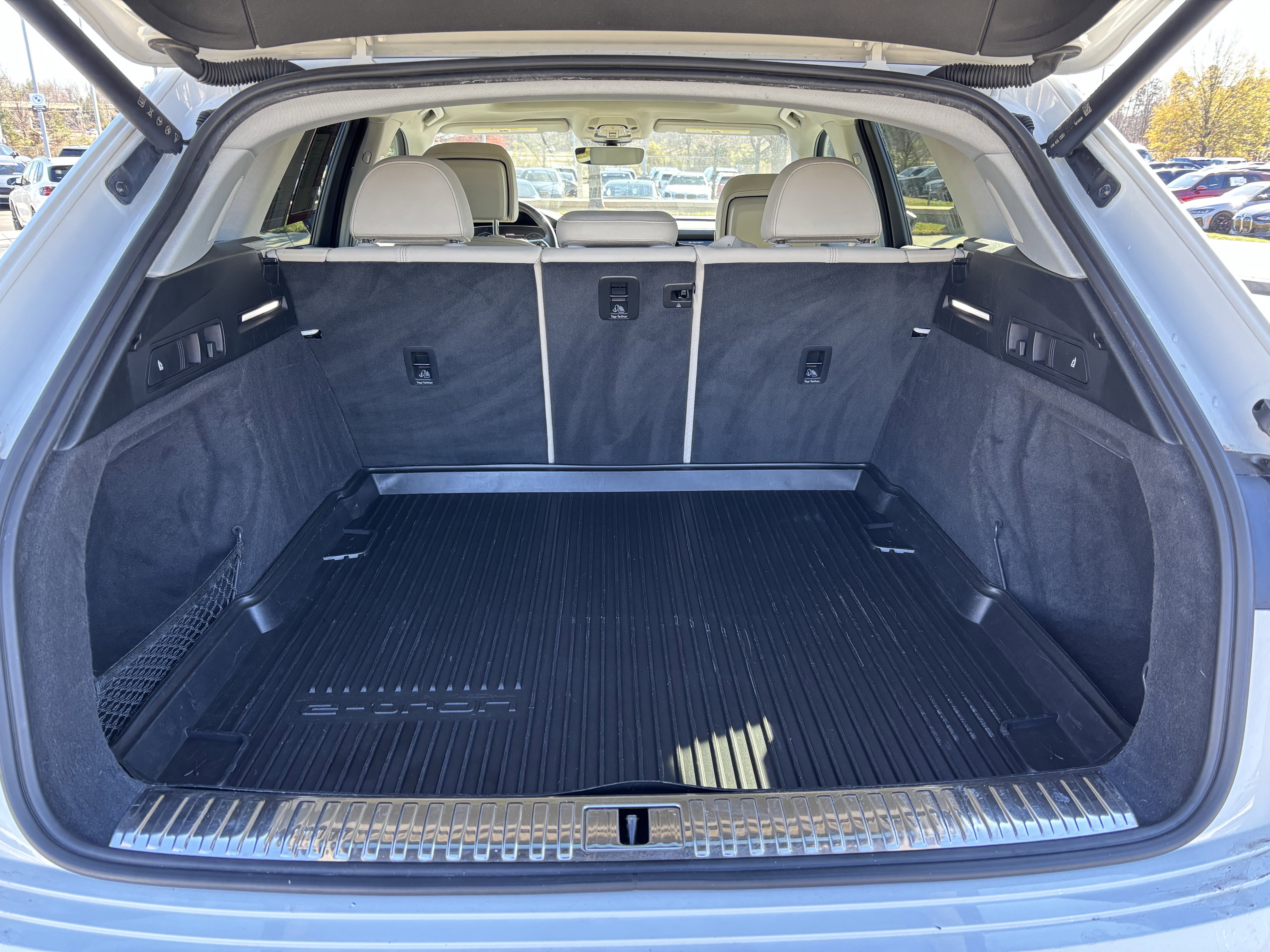 Used 2021 Audi e-tron Premium Plus image 34