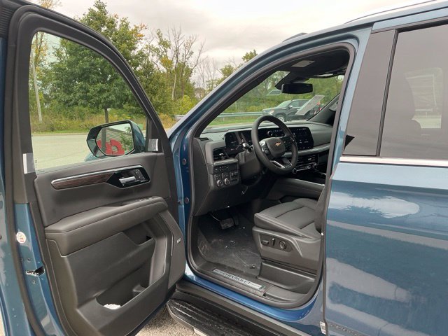 New 2026 Chevrolet Suburban LT w/ Comfort Package AWD/4WD image 16