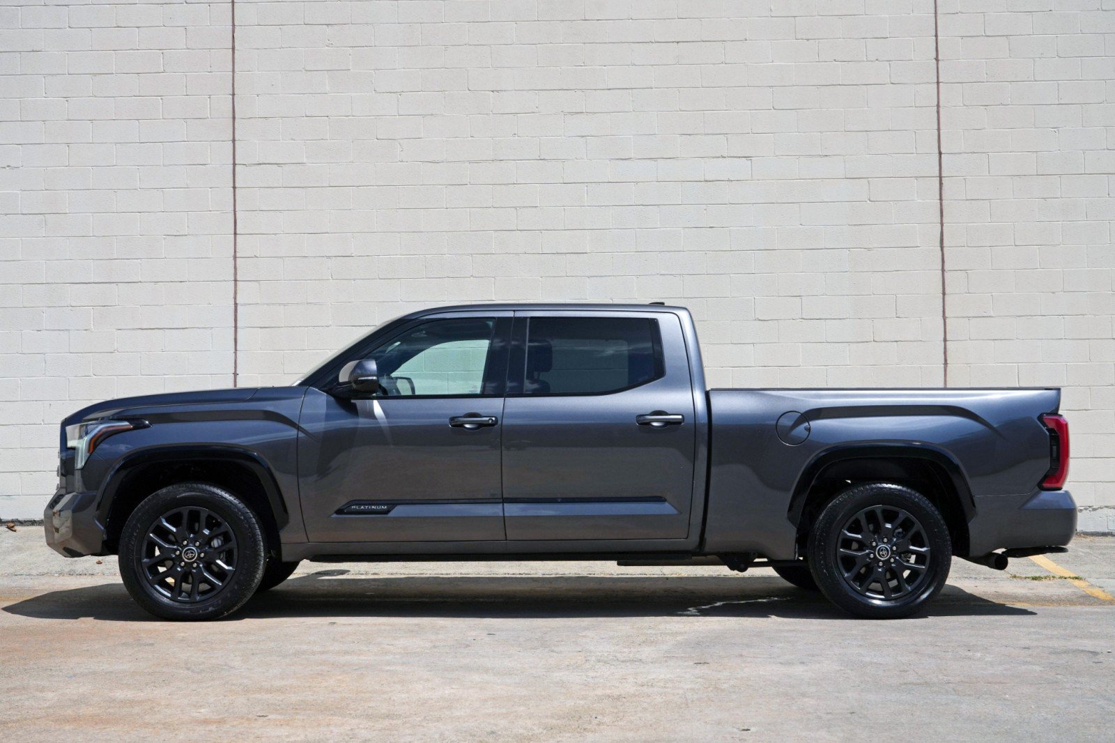 Used 2022 Toyota Tundra Platinum w/ Advanced Package AWD/4WD image 9