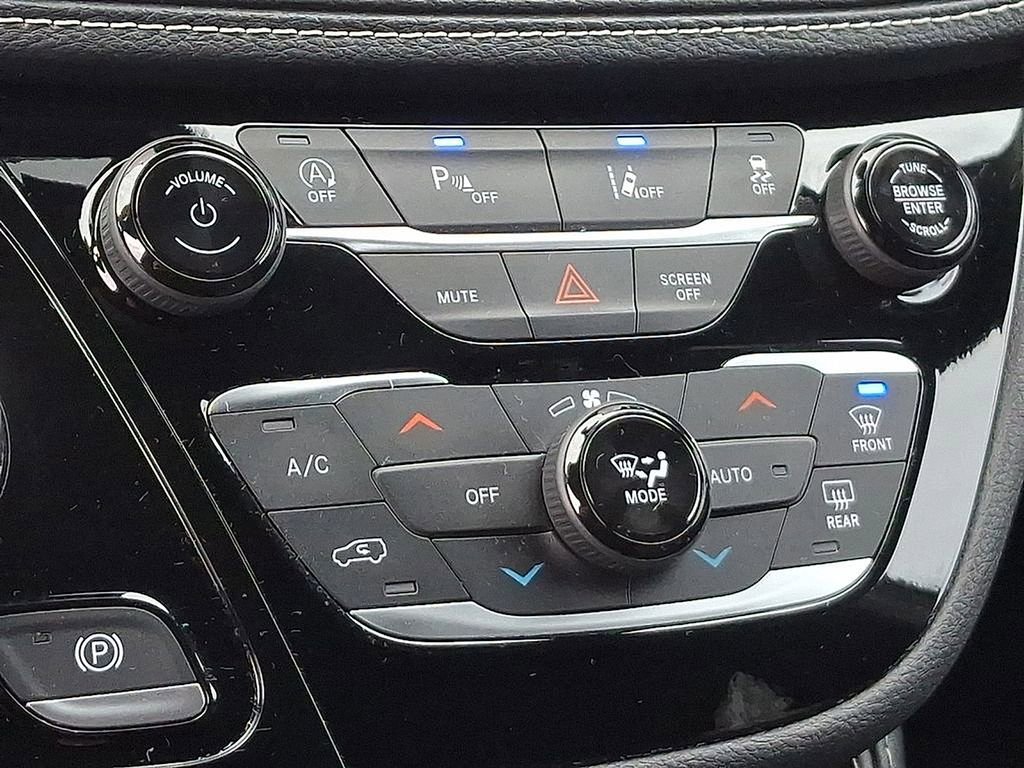 Used 2025 Chrysler Pacifica Limited FWD image 15