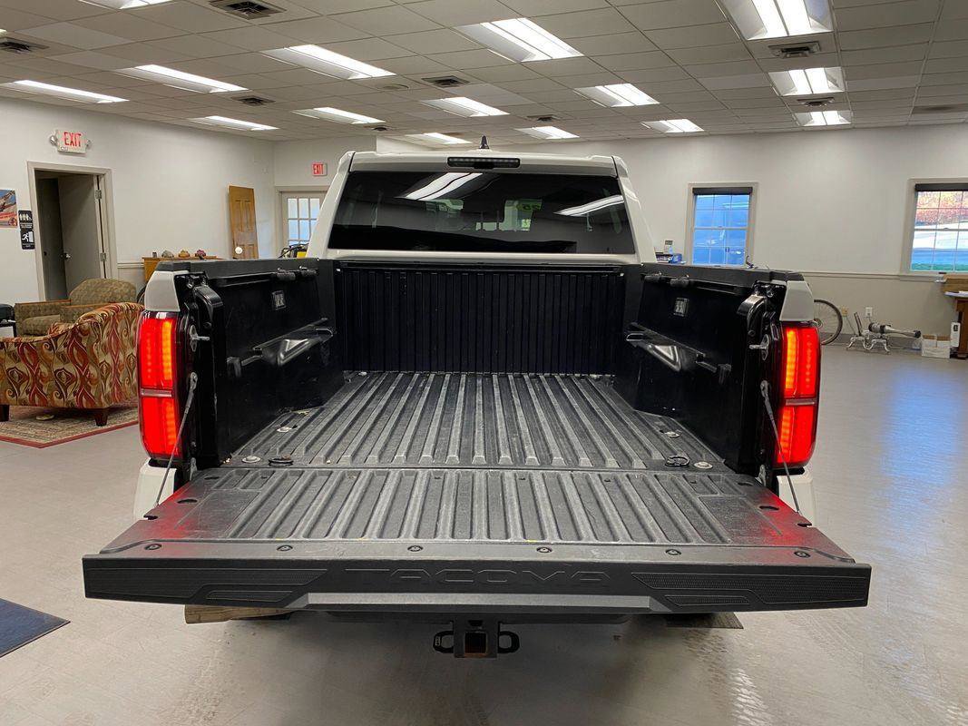 Used 2025 Toyota Tacoma TRD Off-Road image 13