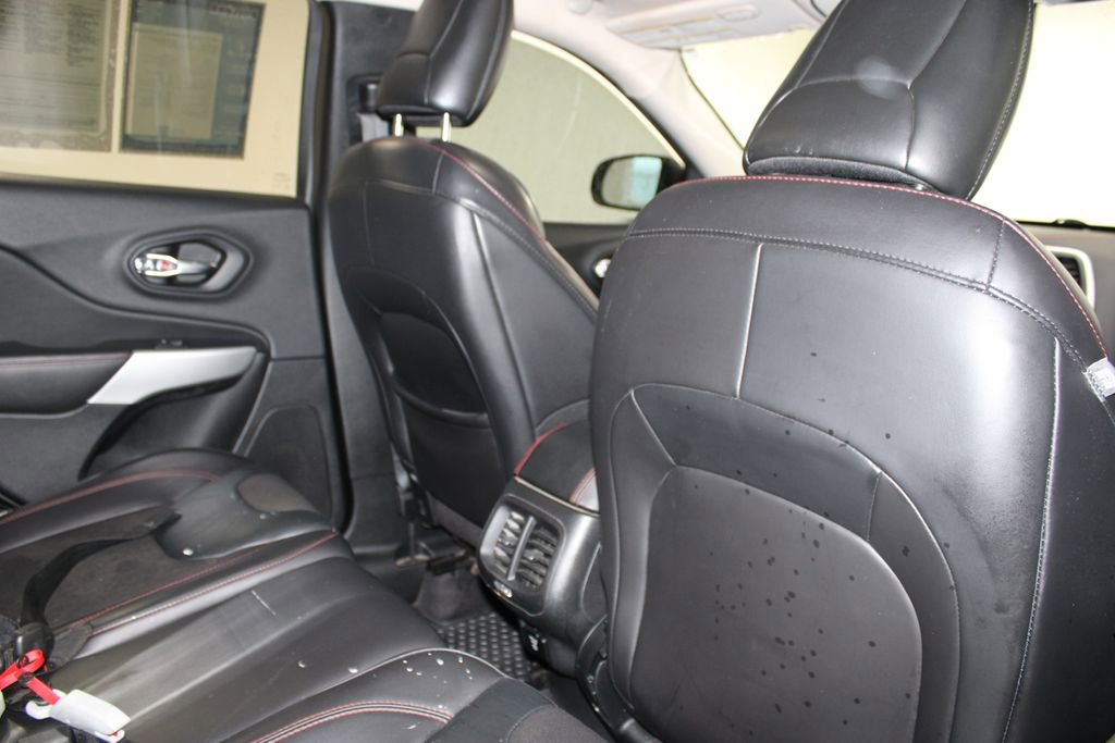 Used 2017 Jeep Cherokee Trailhawk w/ Comfort/Convenience Group image 28