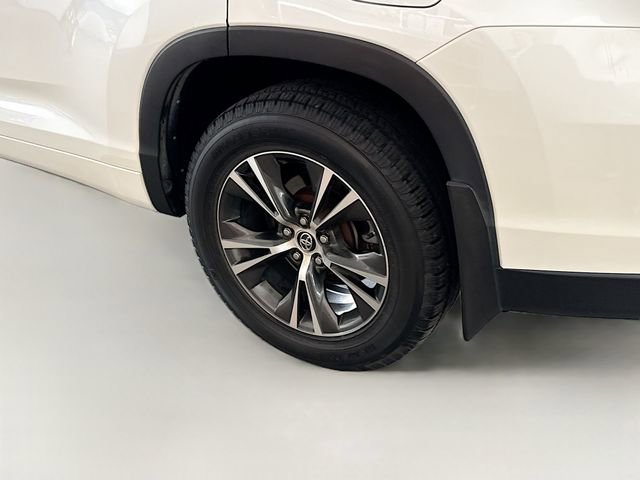 Used 2016 Toyota Highlander XLE w/ Preferred Accessory Package AWD/4WD image 33