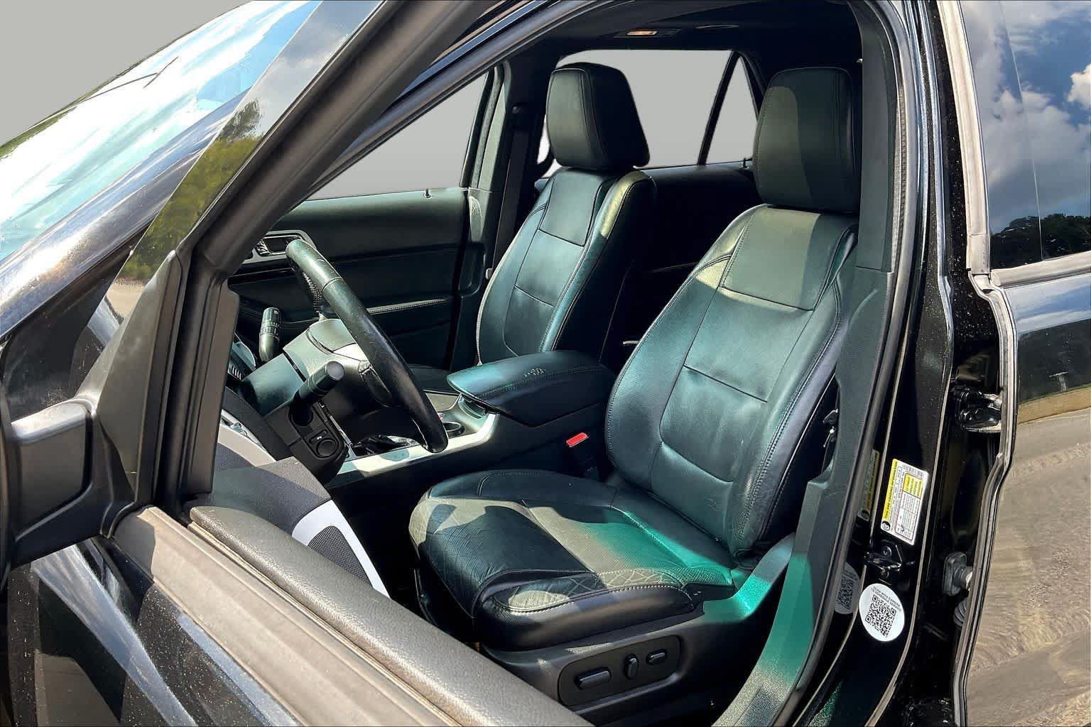 Used 2015 Ford Explorer Limited w/ Equipment Group 302A FWD image 7