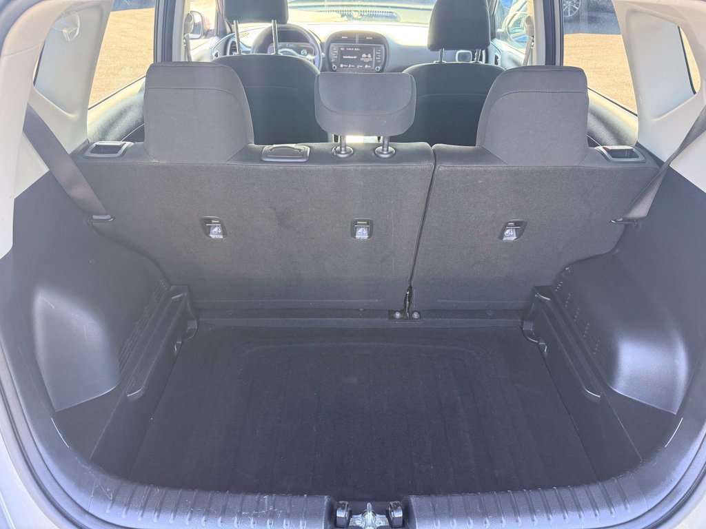 Used 2023 Kia Soul LX w/ Option Group 015 FWD image 30