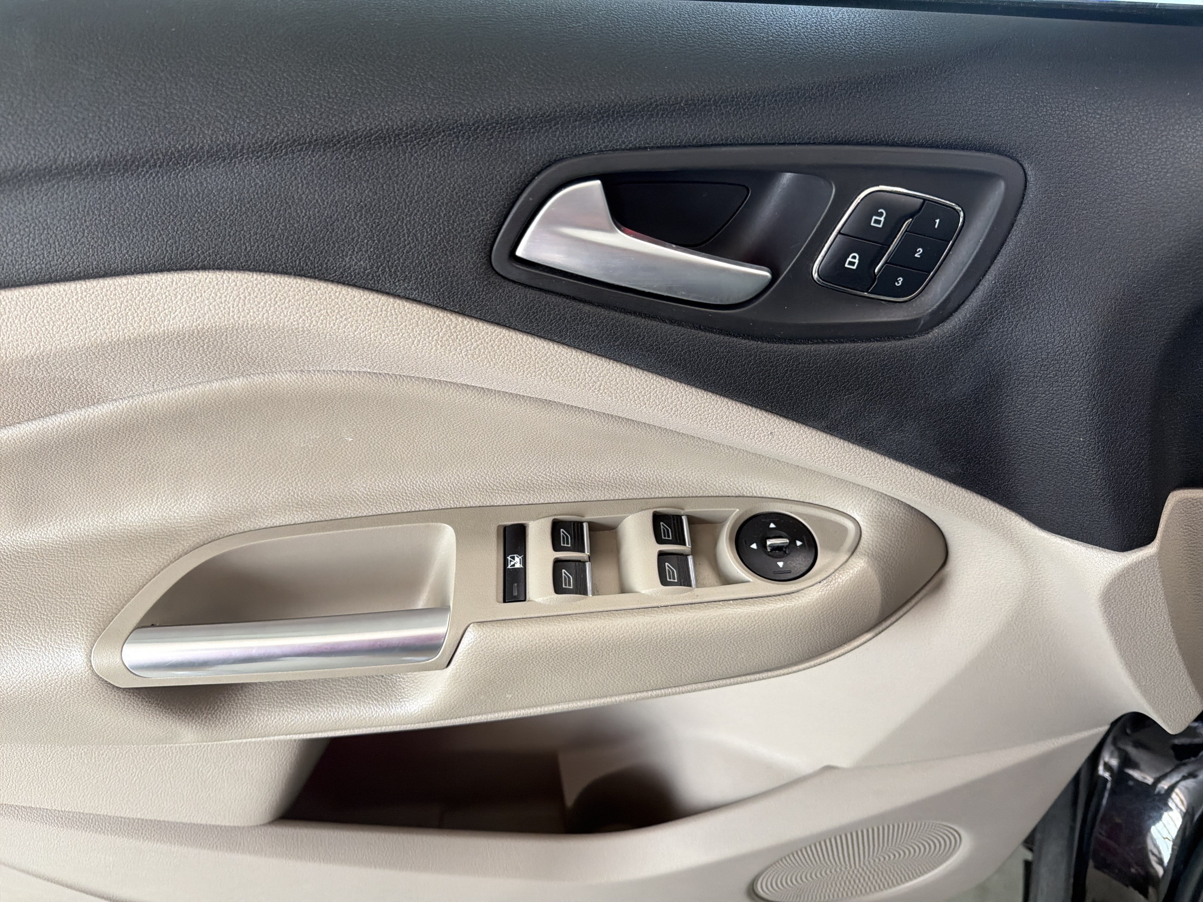 Used 2016 Ford Escape Titanium FWD image 19