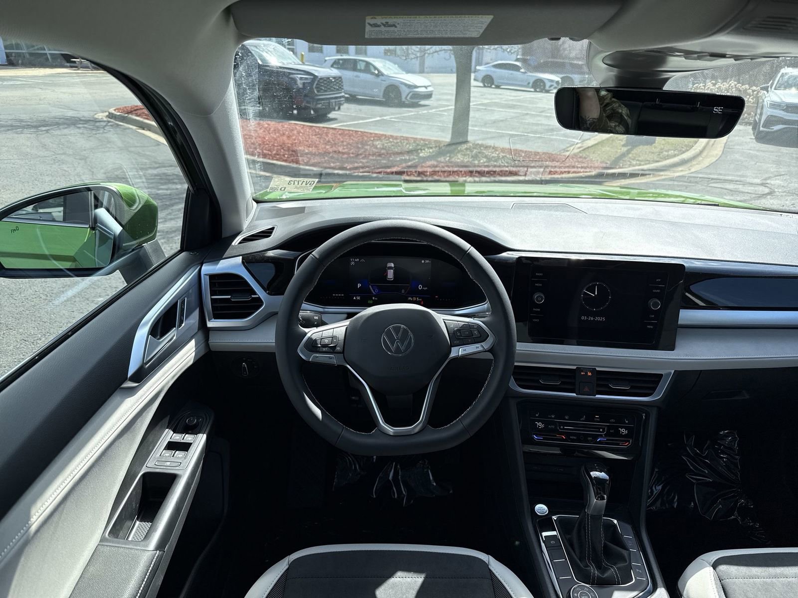 Used 2025 Volkswagen Taos SE AWD/4WD image 17