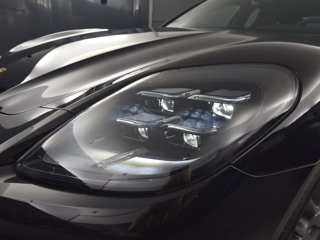 New 2025 Porsche Panamera 4 image 9