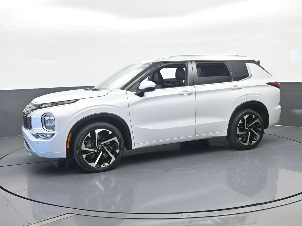 Used 2024 Mitsubishi Outlander SEL FWD image 2